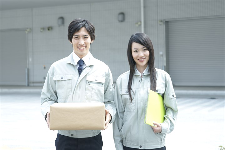 《松阪市》週払いOK・3ｔ車での酒類の店舗配送ドライバー！（Web面接OK・土日休み）