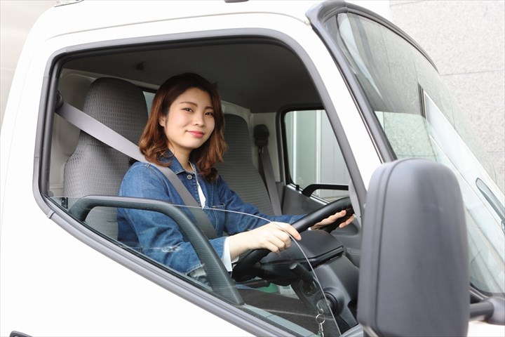 《静岡市駿河区》週払いOK・ハイエース～2ｔ車での医療機器や医療品配送ドライバー！（土日休み・高時給）