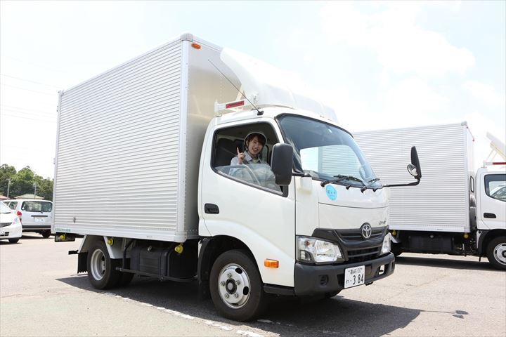 《大田区》週払いOK・2ｔ車での生鮮食品の店舗配送ドライバー！（ルート配送・高収入）