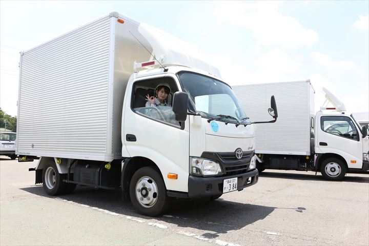 《品川区》週払いOK・2ｔ車など車両の移動ドライバー！（12/30迄の短期・高時給）