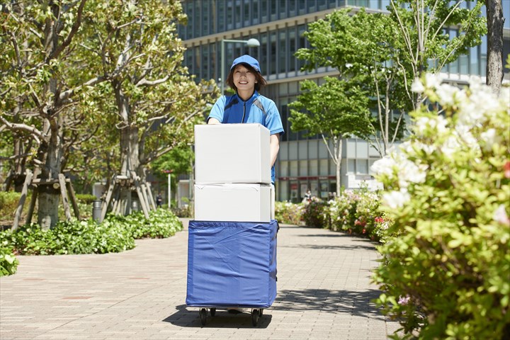 《川崎市中原区》週払いOK・手押し台車での個人宅への商品の配送スタッフ！（Web面接OK・駅近）