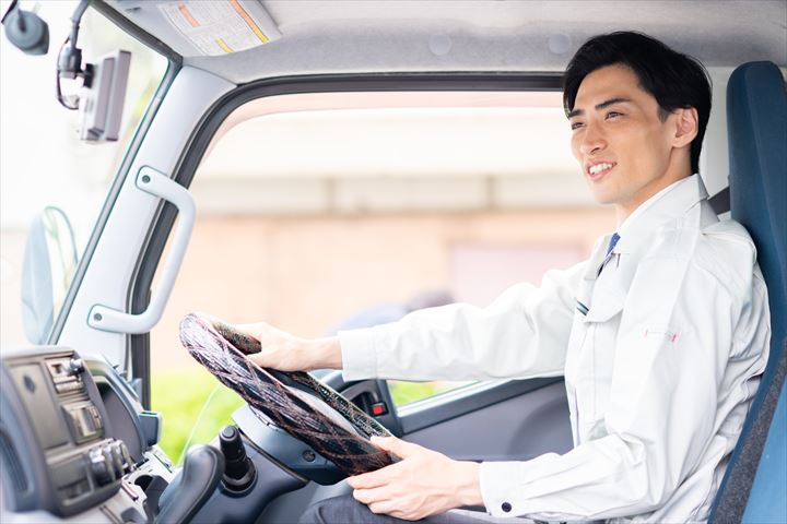 《船橋市》週払いOK・3ｔ車でのスーパーへのパンの配送ドライバー！（Web面接OK・週休2日）