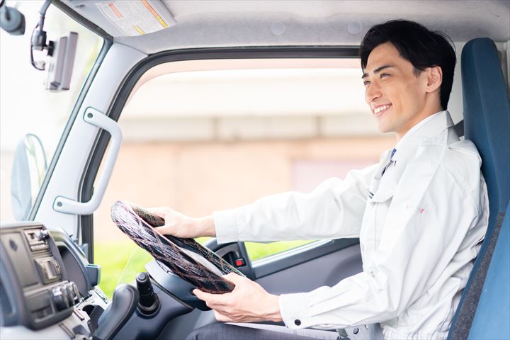 《練馬区》週払いOK・1ｔ車での水道部品や建材の配送ドライバー！（Web面接OK・高収入）