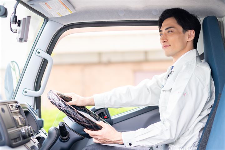 《寝屋川市》週払いOK・2ｔ車でのお弁当やサンドウィッチなどのコンビニ配送ドライバー！（Web面接OK・高収入）