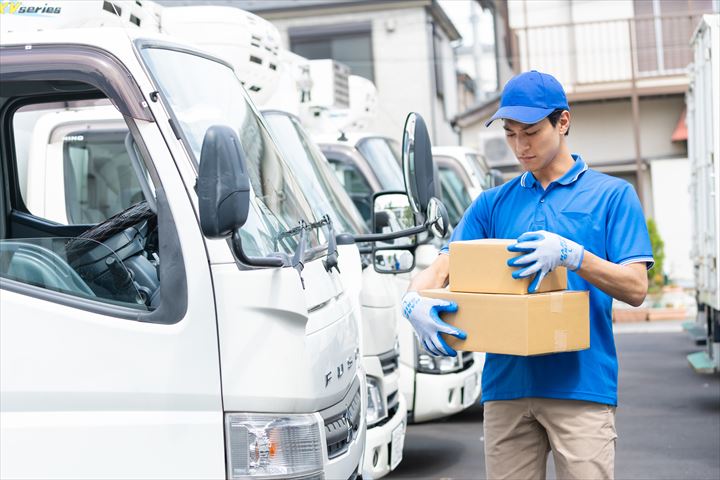 《小牧市》週払いOK・4ｔ車での問屋やセンター等へのお菓子の配送ドライバー！（高収入・曜日固定休み）