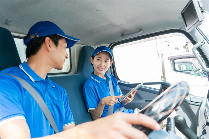 《神戸市東灘区》週払いOK・4ｔ車での冷蔵食品の集配ドライバー！（Web面接OK・高時給）