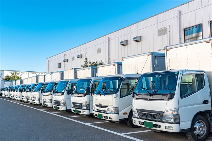 《厚木市》週払いOK・3.5ｔ車でのドライ商品のコンビニ配送ドライバー！（Web面接OK・高時給）