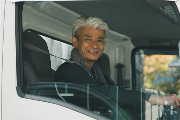 《墨田区》週払いOK・大型車での工場への油の配送ドライバー！（Web面接OK・高時給）