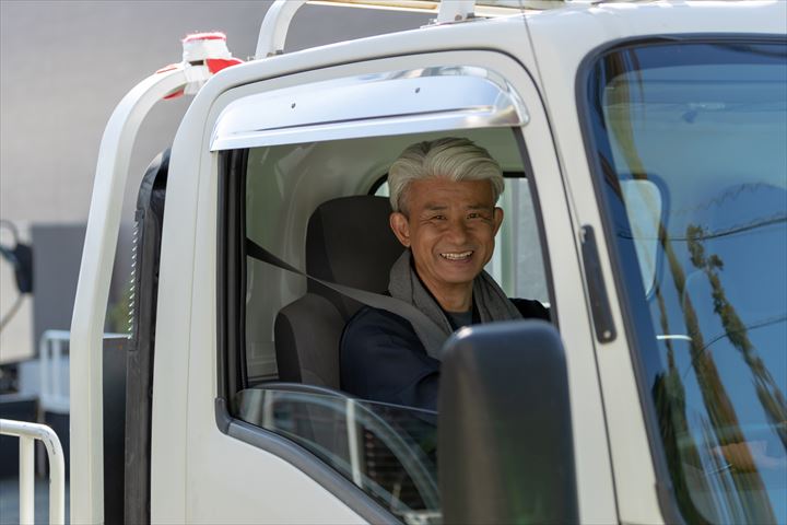 《岩倉市》週払いOK・2ｔ車でのタイヤの集配ドライバー！（Web面接OK・2025年3月末までの短期）