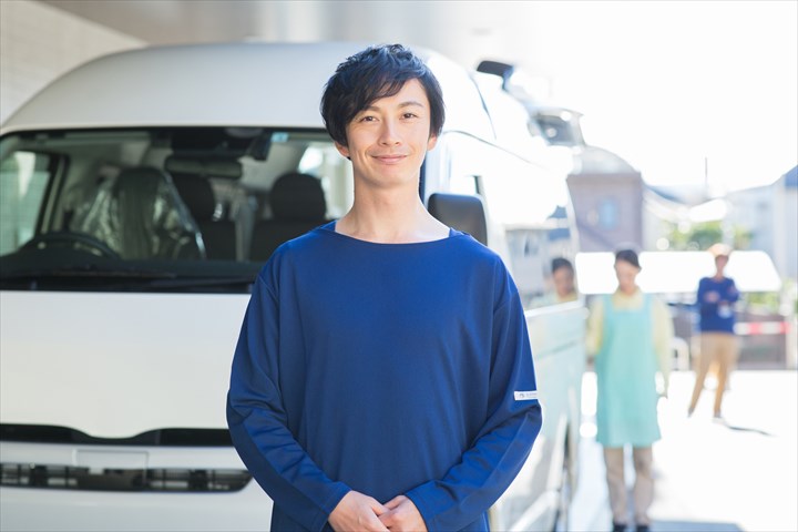 《板橋区》週払いOK・普通車でのデイサービス利用者の送迎ドライバー！（高時給・Wワーク歓迎）