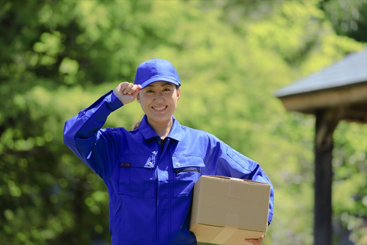 《大阪市東成区》週払いOK・2ｔ車での学校などへの業務用紙製品の配送ドライバー！（土日祝休み・日勤帯）