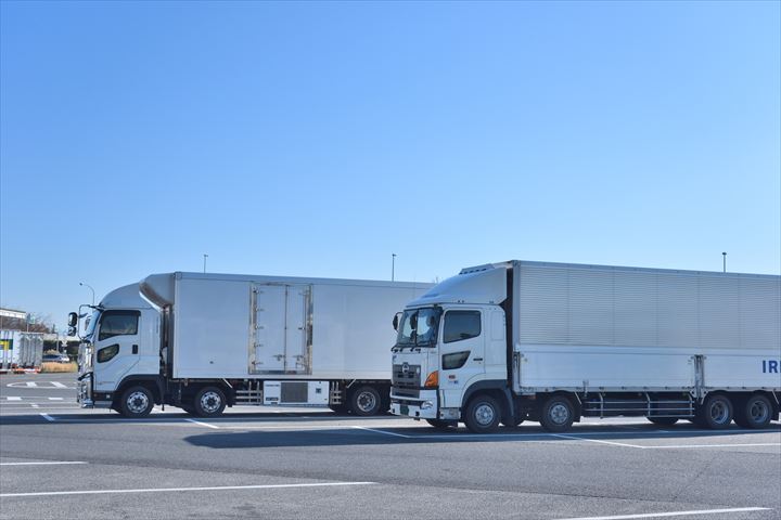 《市原市》週払いOK・大型車での化学原材料の集荷ドライバー！（Web面接OK・高時給）