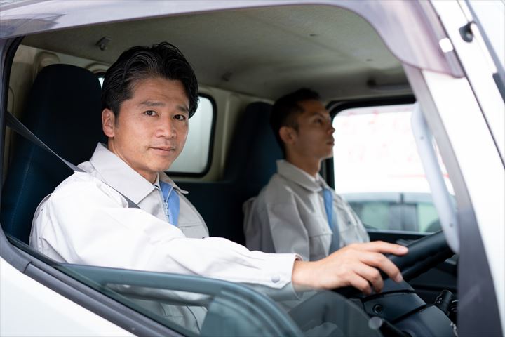 《相模原市南区》週払いOK・4ｔ車での医療精密機器のセンター間ピストン輸送ドライバー！（高収入・土日祝休み）