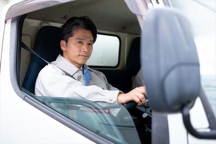 《足立区》週払いOK・3ｔパッカー車での事業系廃棄品の回収ドライバー！（Web面接OK・超高収入）