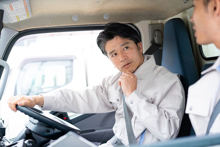 《大阪市大正区》週払いOK・3ｔ車での倉庫への管工機材の配送ドライバー！（Web面接OK・高時給）