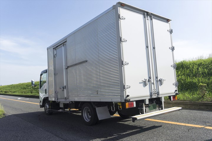 《西多摩郡瑞穂町》週払いOK・4ｔ増トン車での常温や冷凍品の店舗配送ドライバー！（Web面接OK・高収入）