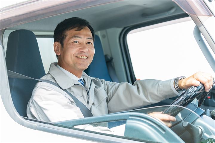 《広島市安佐南区》週払いOK・2ｔ～3ｔ車での自動販売機のゴミ回収ドライバー！（週休2日・日勤）