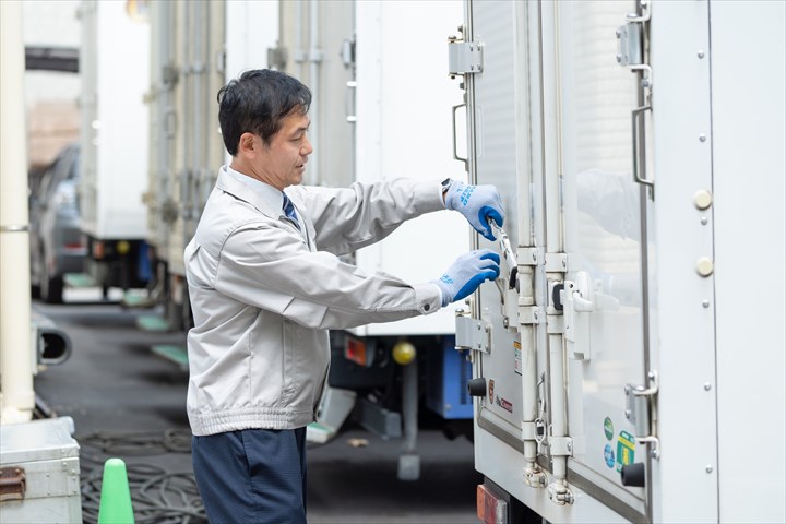 《交野市》週払いOK・2ｔ車での企業への紙製品配送ドライバー！（土日祝休み・高時給）