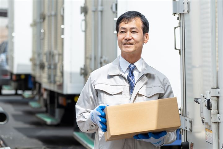 《練馬区》週払いOK・3ｔ車での樹脂製品の倉庫間配送ドライバー！（高時給・WワークOK）