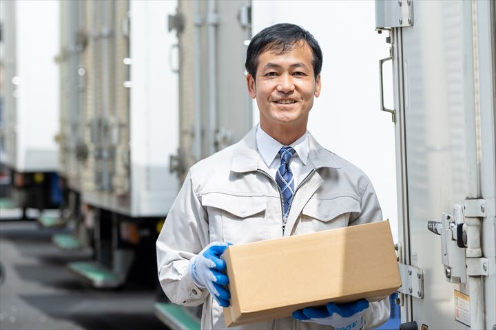 《日高市》週払いOK・4ｔ車での冷凍、冷蔵食品のセンター間配送ドライバー！（高時給・週3日勤務）