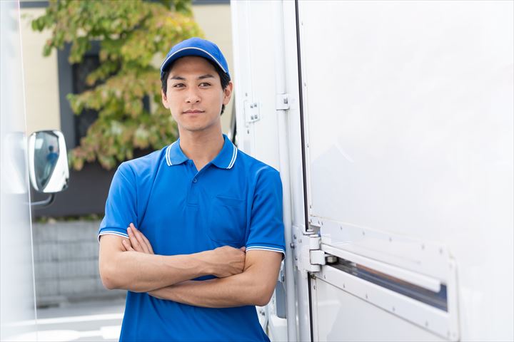 《江東区》週払いOK・2ｔ車での店舗やセンターへの酒類の配送ドライバー！（高収入・日勤帯）