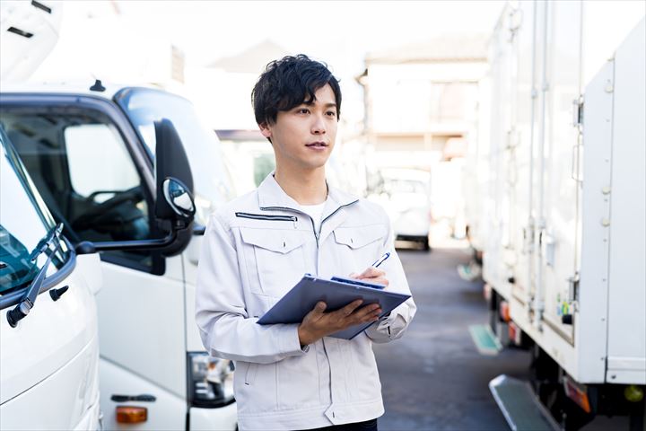 《川崎市川崎区》週払いOK・3ｔ車での3温帯商品の店舗配送ドライバー！（固定休み・夜勤）