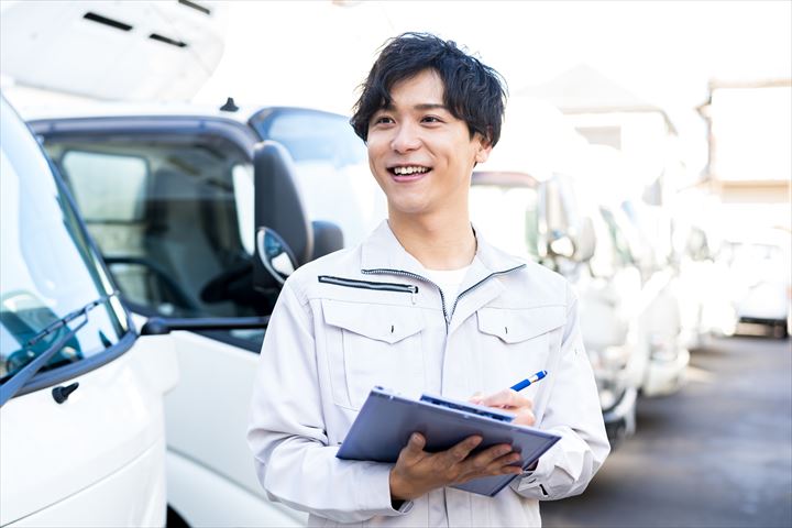 《大阪市西淀川区》週払いOK・4ｔ車での常温商品の店舗配送ドライバー！（Web面接OK・週休2日）