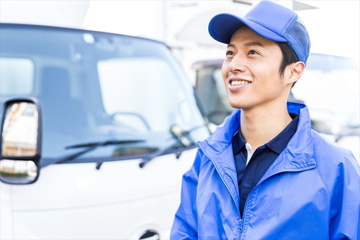 《北葛城郡広陵町》週払いOK・4ｔ車でのスーパーへの鮮魚やドライ品の配送ドライバー！（Web面接OK・高収入）