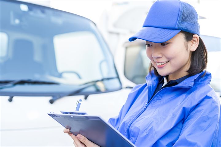 《横浜市瀬谷区》週払いOK・3ｔ車でのコンビニへの食品配送ドライバー！（Web面接OK・ルート配送）