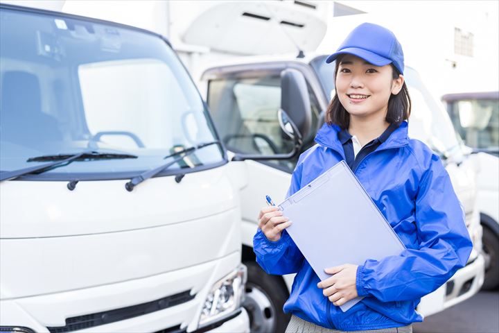 《大田区》週払いOK・2ｔ車での電材商品の店舗配送ドライバー！（Web面接OK・土日祝休み）