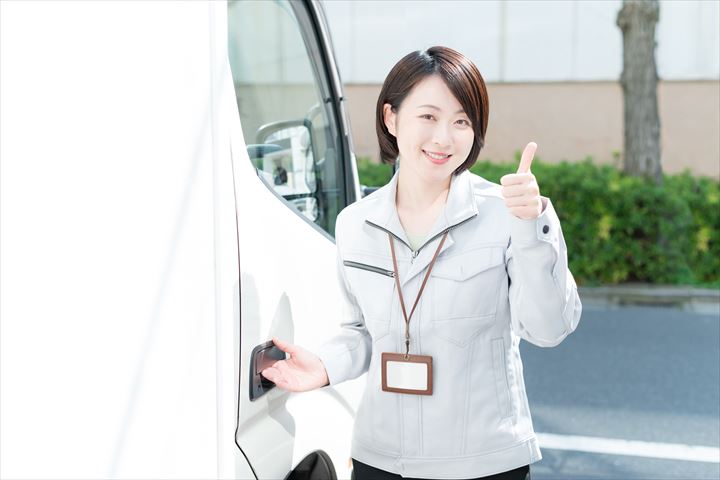 《三郷市》週払いOK・2ｔ車でのスーパーへの食品配送ドライバー！（高収入・AT限定OK）