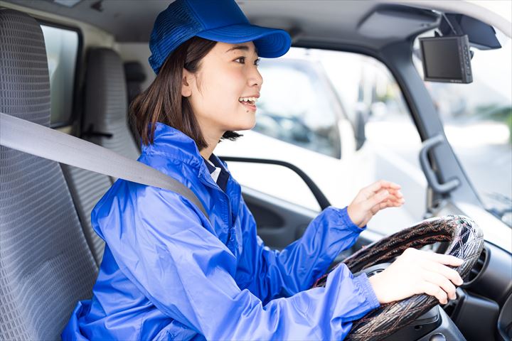 《三郷市》週払いOK・3ｔ車でのチルド商品のコンビニ配送ドライバー！（Web面接OK・高時給）