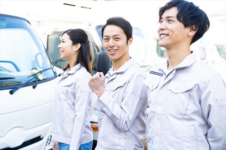 《横浜市旭区》週払いOK・4ｔ車での企業などへの一般貨物の配送ドライバー！（Web面接OK・高時給）