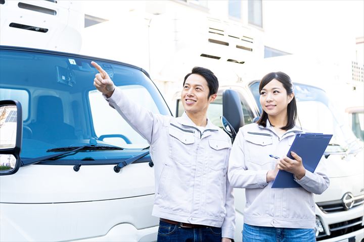 《鶴ヶ島市》週払いOK・4ｔ車での食品の店舗配送ドライバー！（ルート配送・高時給）