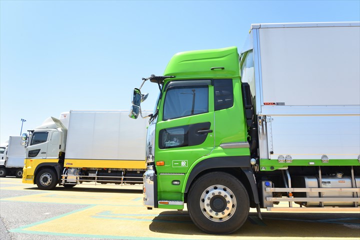 《入間郡三芳町》週払いOK・大型車での医薬品配送ドライバー！（土日休み・追加の時間外勤務ほぼなし）