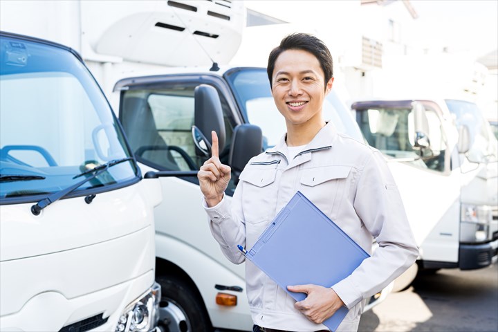 《新宿区》週払いOK・2ｔ平車での高圧ガスの配送ドライバー！（超高時給・土日祝休み）