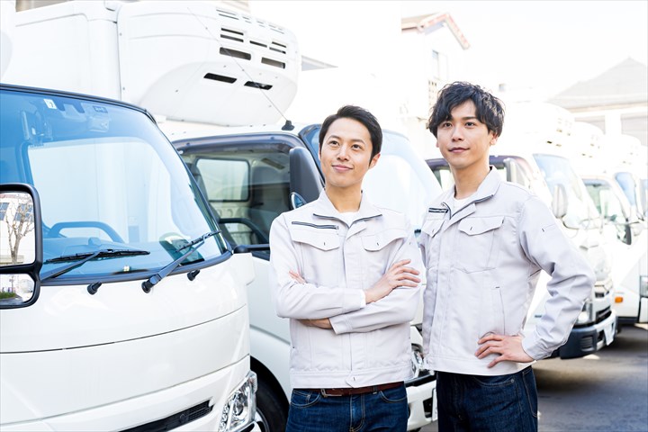 《桶川市》週払いOK・2ｔ車での企業への配管材料の配送ドライバー！（Web面接OK・時間外勤務ほぼ無し）