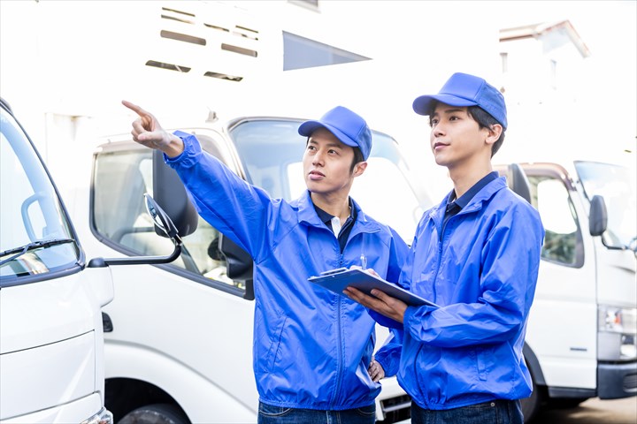 《東大阪市》週払いOK・3ｔ車でのチルドやドライ商品のコンビニ配送ドライバー！（超高時給・短時間2:45～7:30）