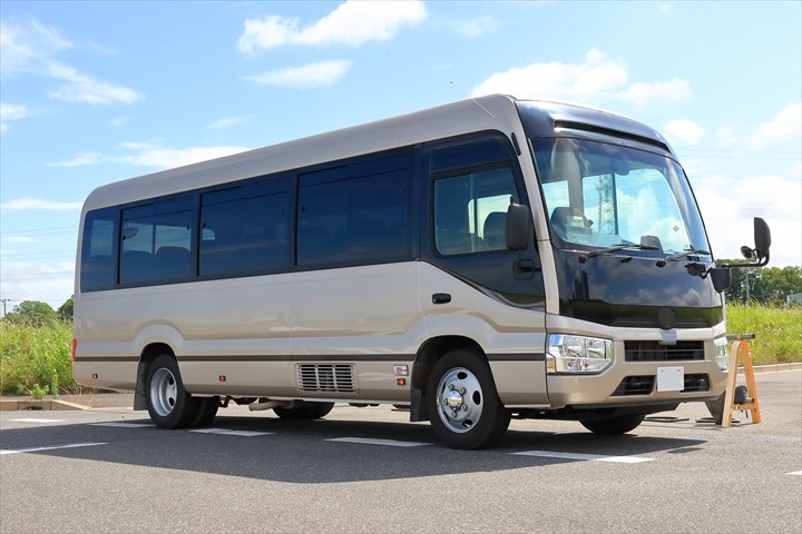 《大田区》週払いOK・マイクロバスでの従業員の就業先と駅間の送迎ドライバー！（Web面接OK・高時給）