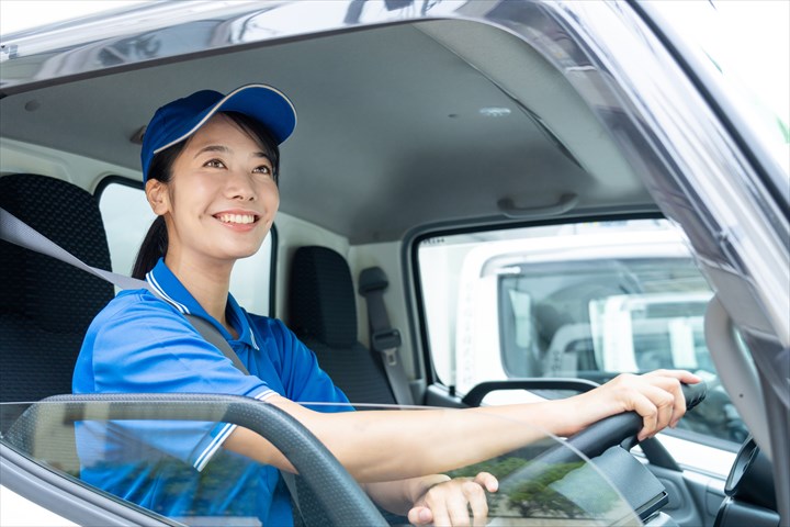 《水俣市》週払いOK・2ｔ車での企業向け一般貨物の集配ドライバー！（土日祝休み・日勤）