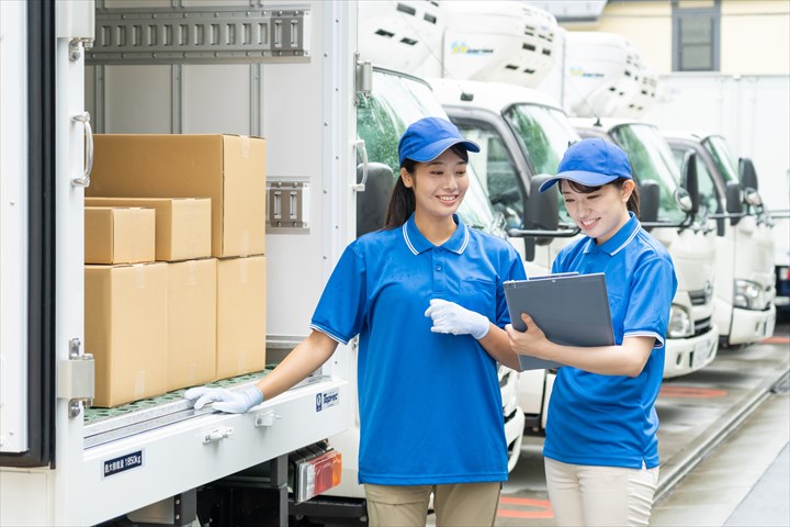 《戸田市》週払いOK・2ｔワイドロング車での企業への段ボールなど紙製品の配送ドライバー！（高時給・土日祝休み）