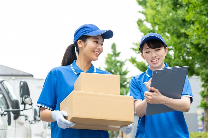 《神戸市東灘区》週払いOK・3ｔ～4ｔ車でのコンビニへのドライ品配送ドライバー！（ルート配送・週休2日）