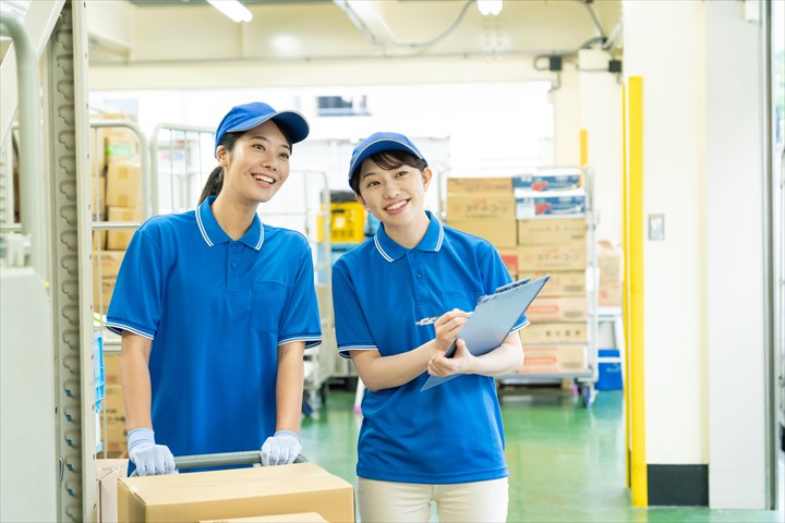 《一宮市》週払いOK・4ｔ車でのチルド品のセンター間配送ドライバー！（週休2日・助手付き）