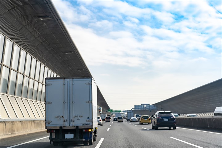 《杉並区》週払いOK・2ｔ車での工事現場への鋼管などの配送ドライバー！（Web面接OK・土日祝休み）