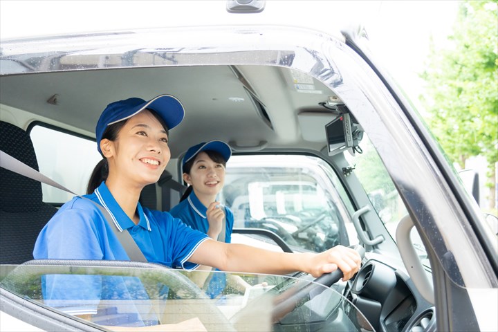 《一宮市》週払いOK・4ｔ車でのチルド食品の工場間配送ドライバー！（週休2日・午後勤務）