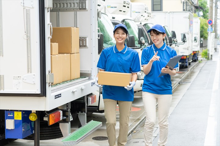 《佐世保市》週払いOK・2ｔ車での企業向け一般貨物の集配ドライバー！（土日祝休み・日勤）