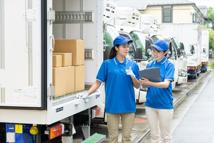 《一宮市》週払いOK・4ｔ車での包装資材及びタイヤの店舗配送ドライバー！（高収入・日勤帯）