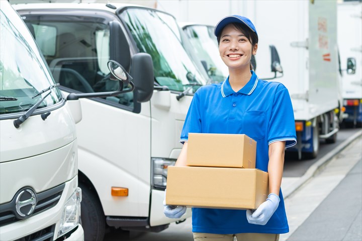 《所沢市》週払いOK・4ｔ車でのコンビニへのドライ品配送ドライバー！（ルート配送・固定休み）