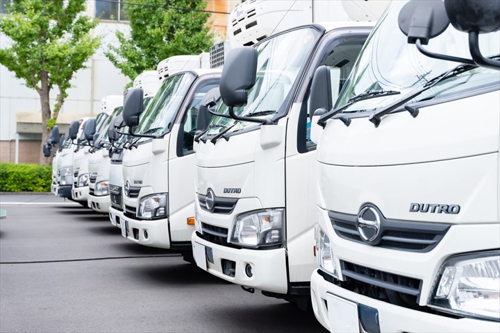 《市川市》週払いOK・2ｔ～4ｔ車でのテーマパークなどからの瓶や古紙などの回収ドライバー！（Web面接OK・高時給）