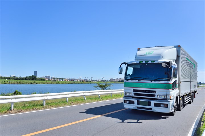 《堺市西区》週払いOK・2ｔ車での迎賓館へ食品配送及びホテル従業員の送迎ドライバー！（Web面接OK・AT限定OK）